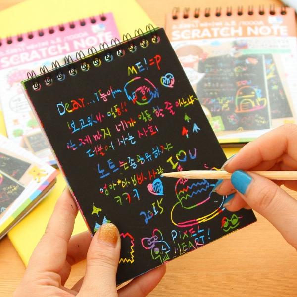 Kids Children Educational Toy Fun DIY Doodling Scratch Painting Book with Wooden Stylus 10x14cm Size S Random Delivery